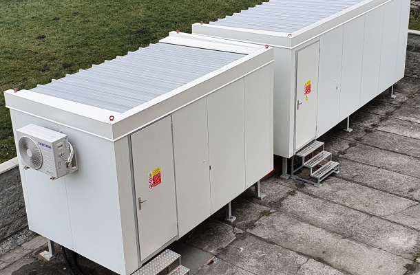 Kontejnery s kondenzátorovou baterií pro podporu stability napětí